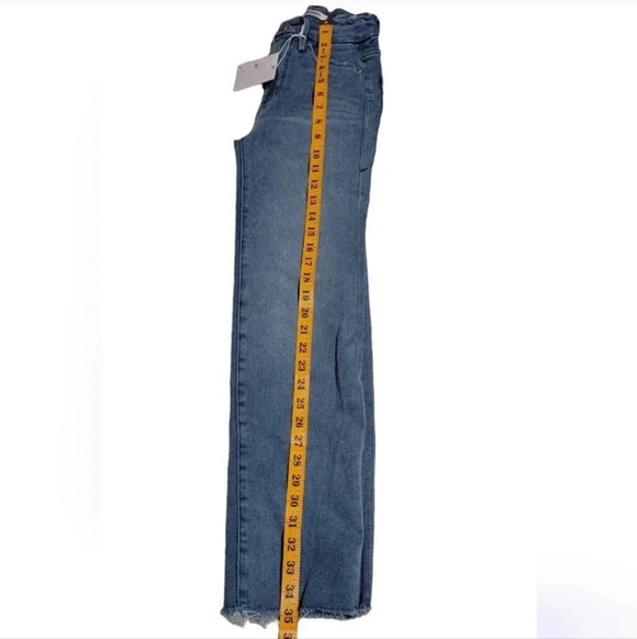 Good American Good Straight Jeans with frayed hem - Picture 7 of 8